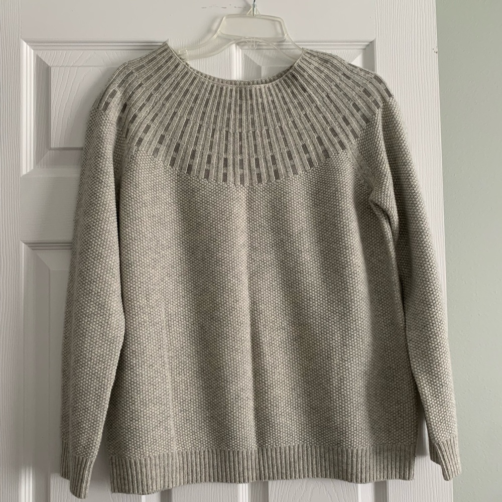 Vince Gray Sweater with sequins - warn, in good condition.
